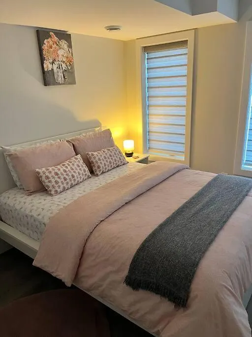 Cozy Private 1 Bedroom Basement Suite - Free Parking And Free Wifi ウィニペグ