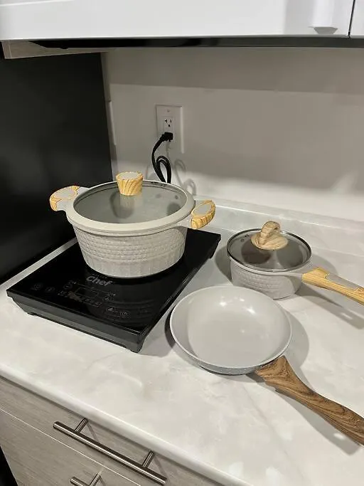 アパート Cozy Private 1 Bedroom Basement Suite - Free Parking And Free Wifi ウィニペグ カナダ