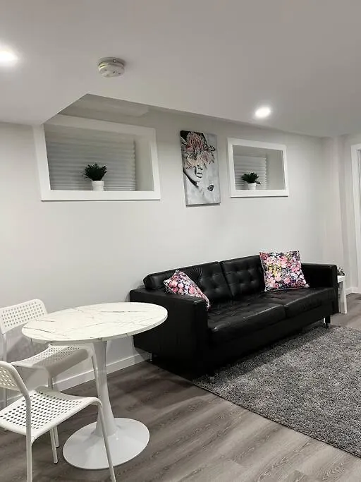 Cozy Private 1 Bedroom Basement Suite - Free Parking And Free Wifi Winnipeg