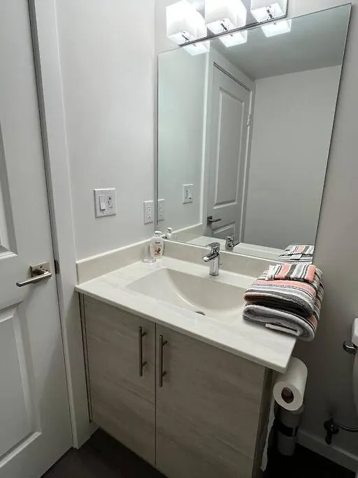 Cozy Private 1 Bedroom Basement Suite - Free Parking And Free Wifi ウィニペグ