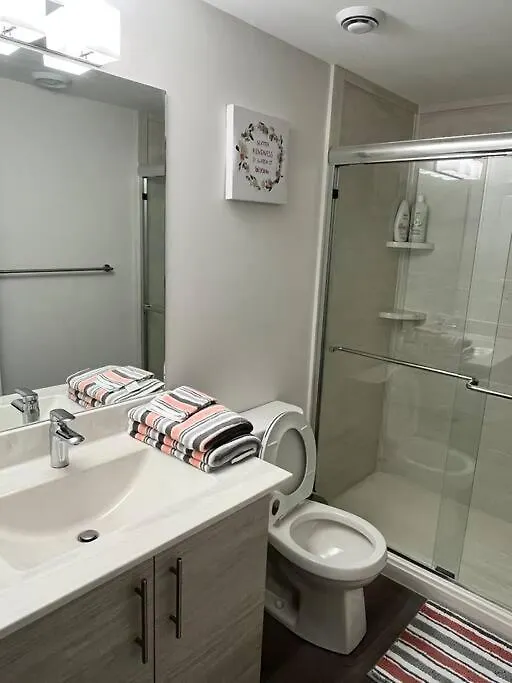 Cozy Private 1 Bedroom Basement Suite - Free Parking And Free Wifi ウィニペグ カナダ