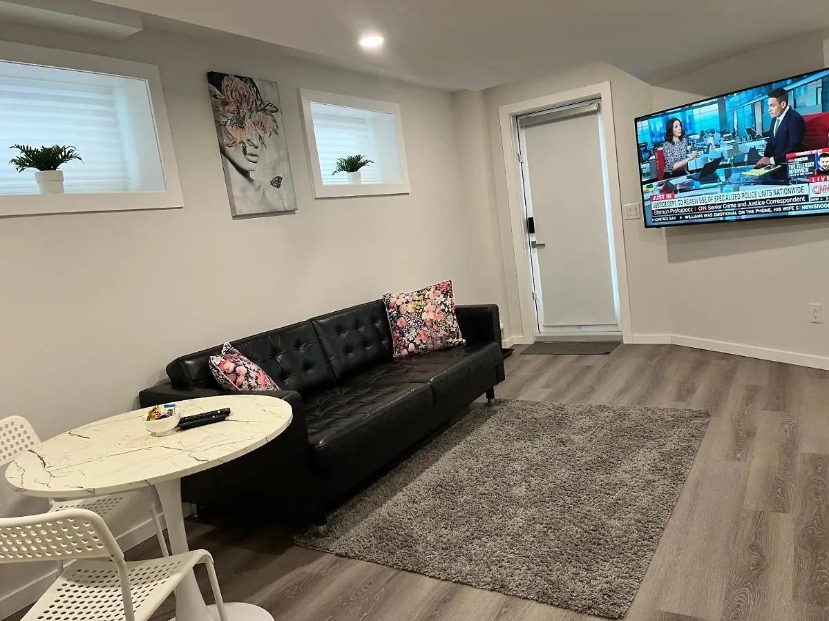 Cozy Private 1 Bedroom Basement Suite - Free Parking And Free Wifi ウィニペグ